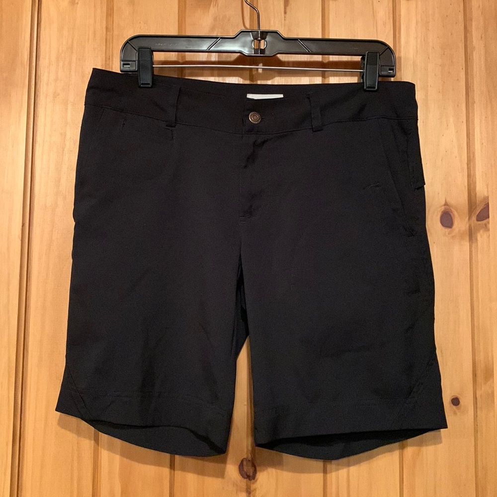 MAGELLAN OUTDOORS BLACK SHORTS SZ M